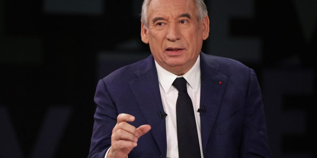 Macron memperkenalkan pemerintahan baru di bawah kepemimpinan Francois Bayrou—perdana menteri keempat Prancis tahun ini