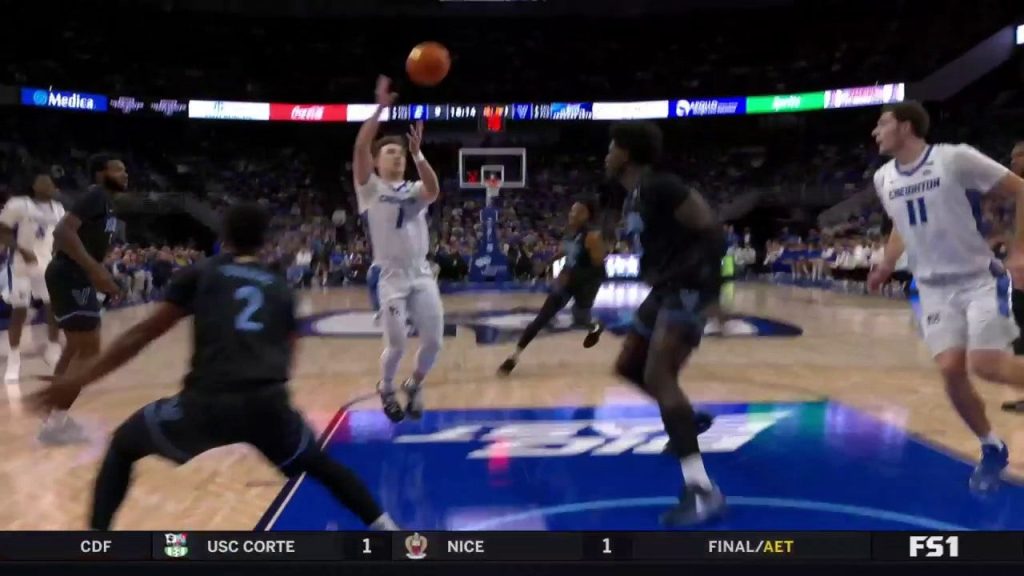 Ryan Kalkbrenner dari Creighton bangkit dan melakukan gang-oop jam NASTY vs. Villanova