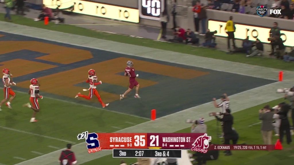 Zevi Eckhaus memukul Carlos Hernandez dengan touchdown 42 yard, memangkas defisit Washington State vs. Syracuse