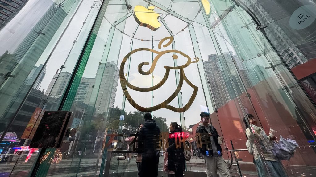 Apple’s fall overshadows positive bank earnings