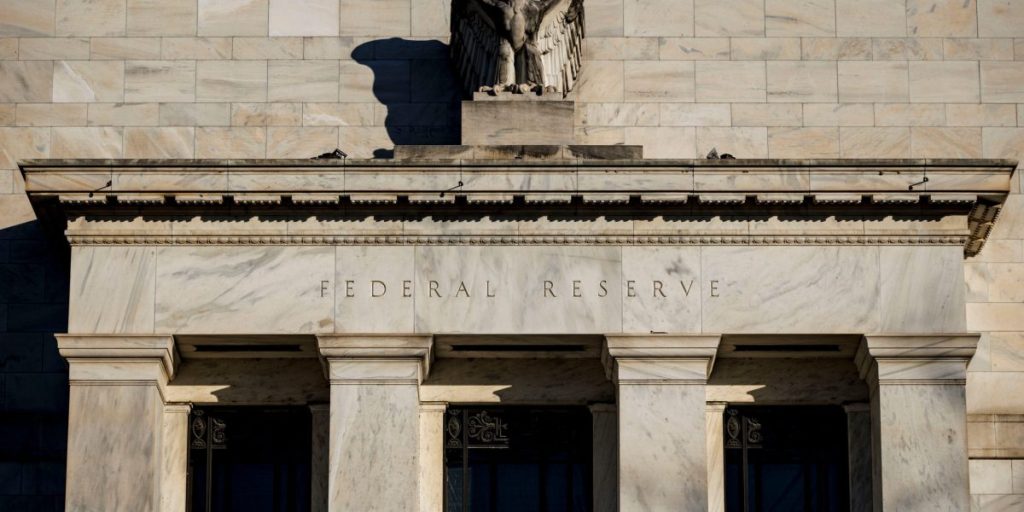 Bagaimana Federal Reserve memengaruhi tarif hipotek