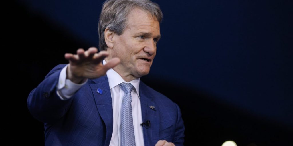 CEO BofA Brian Moynihan mengatakan dia tidak akan mengambil risiko terhadap peraturan keuangan Trump yang lebih longgar