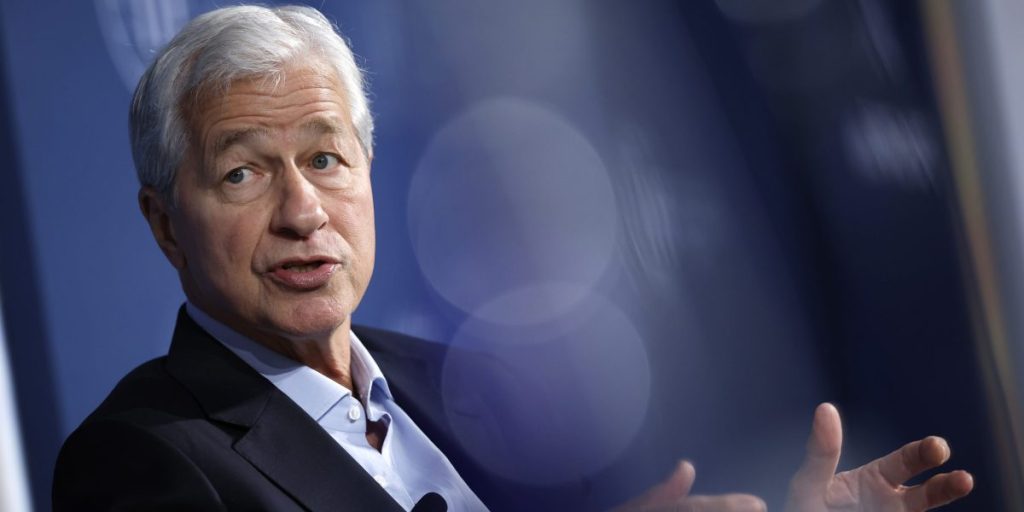 CEO JPMorgan Jamie Dimon mengatakan untuk ‘melupakan’ usulan tarif Trump