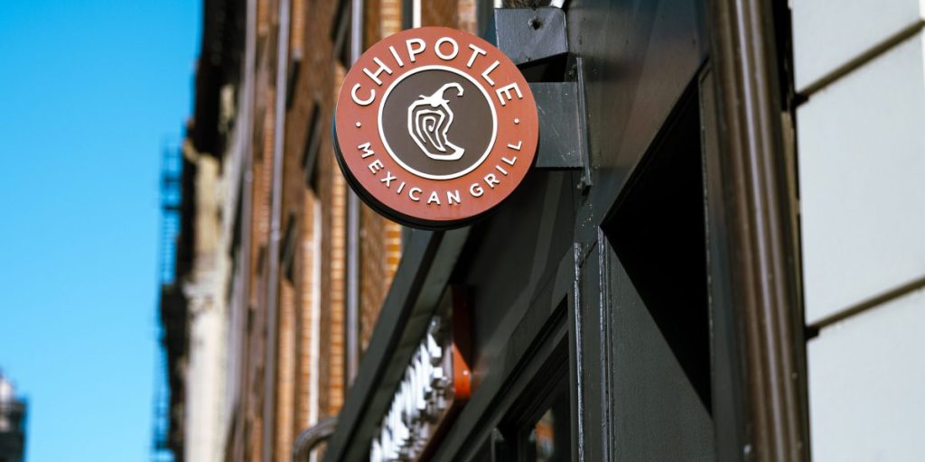 Chipotle akan menawarkan guac dan queso gratis sehari setelah Super Bowl