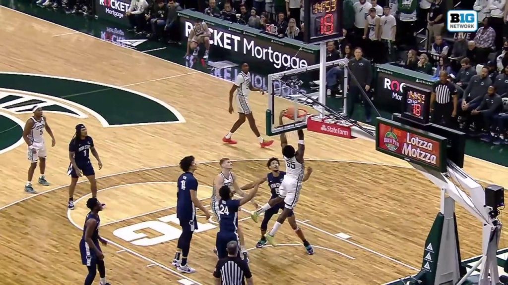 Coen Carr melakukan dunk MONSTROUS dan-1 untuk memperluas keunggulan Michigan State atas Penn State