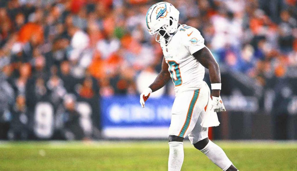 Tyreek Hill memposting foto samar setelah mengatakan dia ‘terbuka’ untuk meninggalkan Dolphins