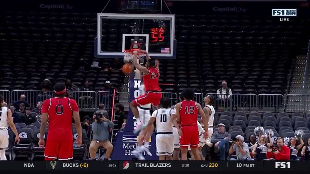 Ejiofor Zuby St. John melempar Dunk Two-Tangan Vs. Georgetown Vicious Vicious