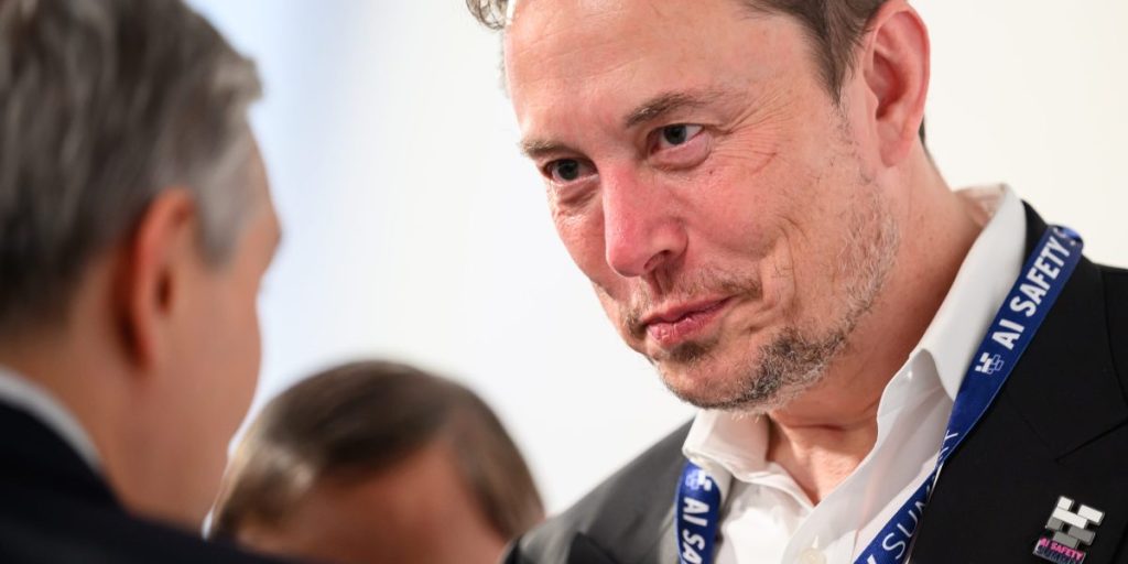 Elon Musk telah membahas strategi untuk menggulingkan PM Keir Starmer: laporan