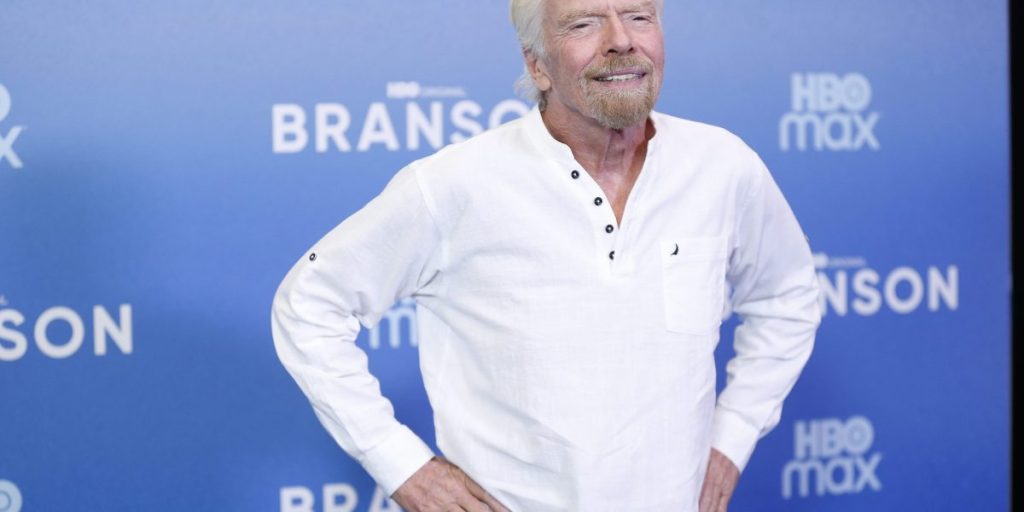 Impian perusahaan yang didukung Richard Branson untuk menerbangkan manusia ke stratosfer dengan balon semakin kecil karena stafnya dirumahkan.