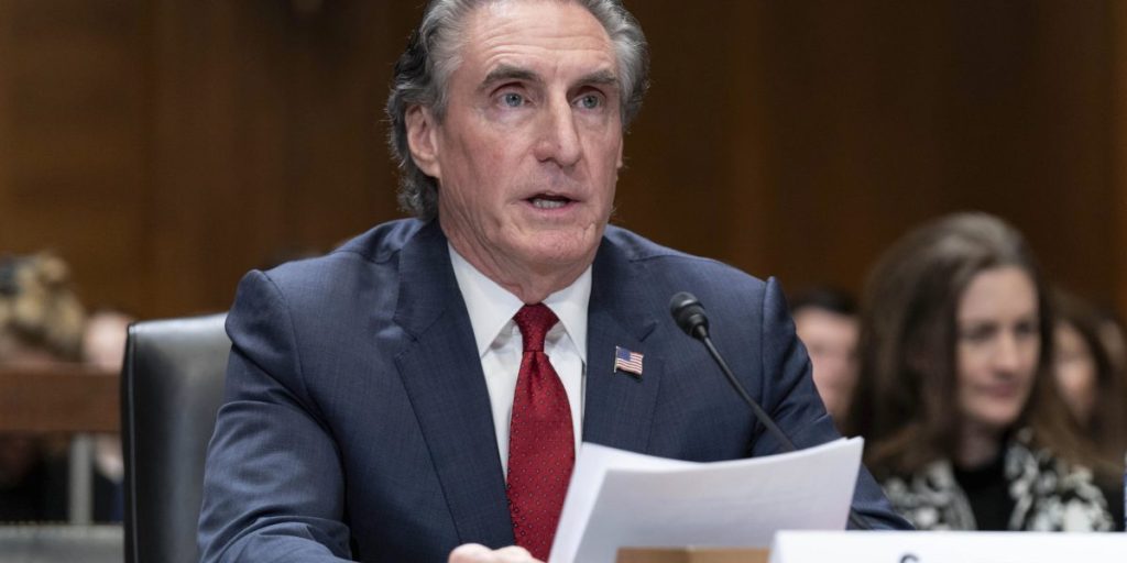 Menteri Dalam Negeri pilihan Trump, Doug Burgum, mengatakan AS perlu menghasilkan lebih banyak listrik dari batu bara