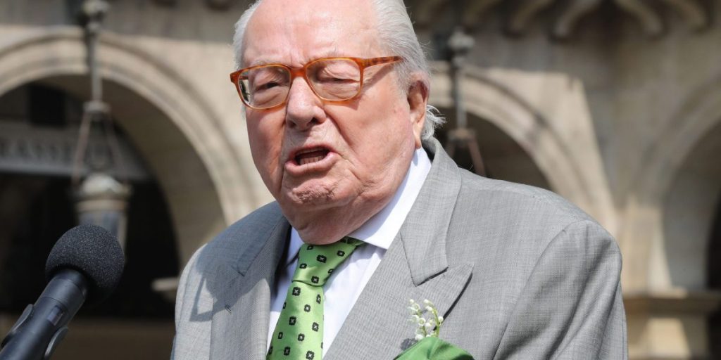 Pemimpin sayap kanan Prancis Jean-Marie Le Pen meninggal pada usia 96 tahun