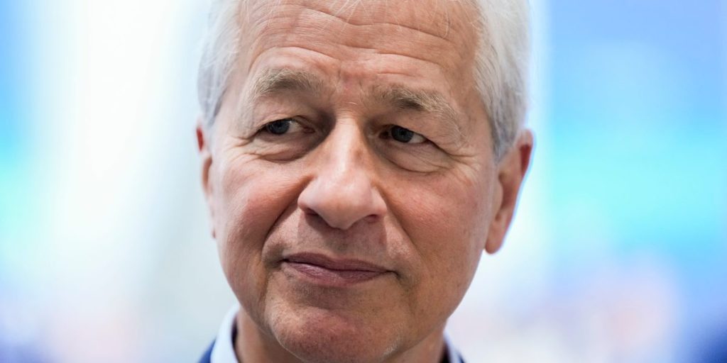 Penerus Jamie Dimon yang ‘ditabrak bus’, Daniel Pinto, meninggalkan JPMorgan—dan COO baru mengatakan dia juga tidak menginginkan posisi teratas