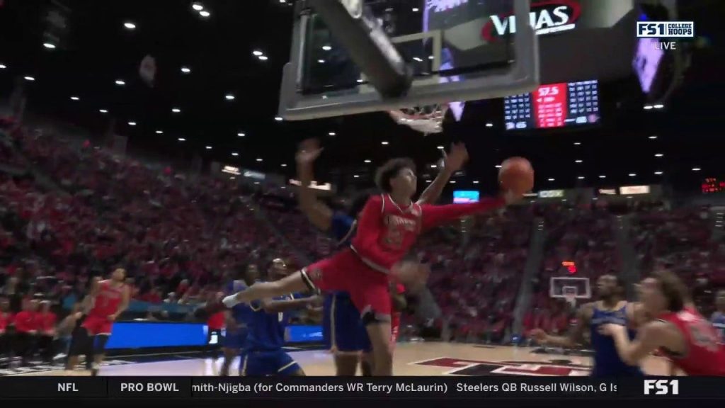 San Diego State’s Miles Byrd Membuat Layup Terbalik yang Konyol Untuk Menyegel Kemenangan melawan San Jose State