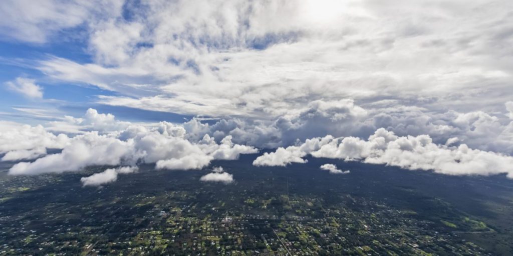 Seorang wanita membeli sebidang tanah kosong di Hawaii dengan harga sekitar .000. Dia terkejut melihat rumah senilai 0.000 dibangun di atasnya secara tidak sengaja