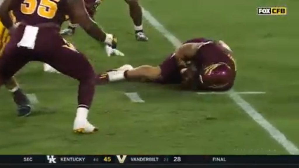 Setelah pemulihan yang gagal dari Tate Romney dari Arizona State, Cam Skattebo bergegas melakukan TD 15 yard untuk menyamakan permainan vs.