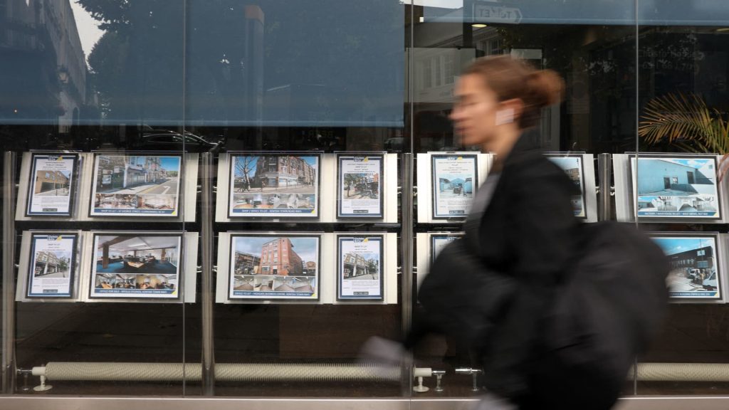 UK house prices fall for first time in 9 months