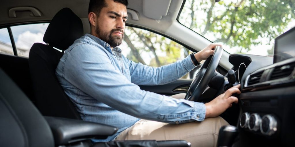 Beberapa pemilik Jeep dipukul dengan iklan pop-up di dalam mobil mereka-dan itu semua adalah bagian dari rencana Stellantis untuk menghasilkan tambahan $ 20 miliar per tahun