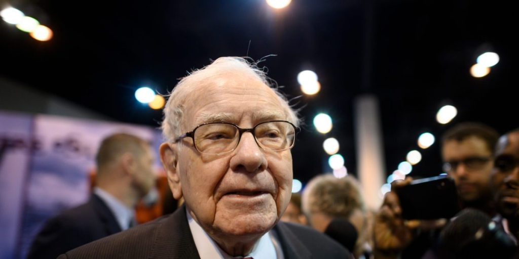 Berkshire Hathaway membayar tagihan pajak terbesar dalam sejarah tahun lalu, dan Warren Buffet ingin pemerintah ‘membelanjakannya dengan bijak’ untuk orang Amerika yang terbebani