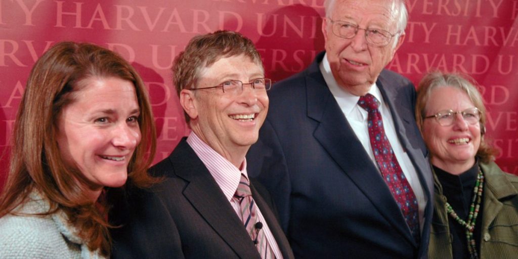 Bill Gates menggunakan gaya pengasuhan ‘cinta dan logika’ dengan anak -anaknya yang dulu didukung ayahnya