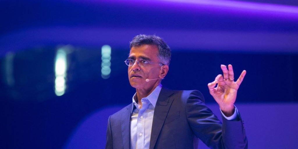 CEO Snowflake, Sridhar Ramaswamy, meninggalkan Google untuk memimpin perusahaan AI senilai $ 43 miliar – ia mengatakan ruang perang mingguan adalah saus rahasia di balik kebangkitannya baru -baru ini