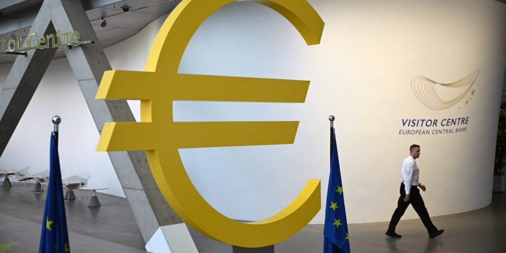 ECB memperluas kebijakan hibrida yang memungkinkan staf untuk bekerja di mana saja di UE selama 90 hari setahun setelah rave ulasan