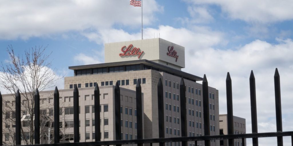 Eli Lilly untuk menghabiskan $ 27 miliar untuk mendukung manufaktur obat AS saat tarif Trump menjulang