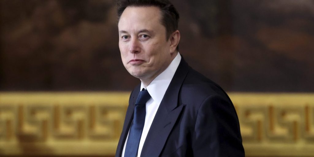 Elon Musk mengatakan dia akan dirugikan secara tidak dapat diperbaiki jika Openai tidak dihentikan. Hakim Federal mengawasi gugatannya menyebutnya ‘peregangan’