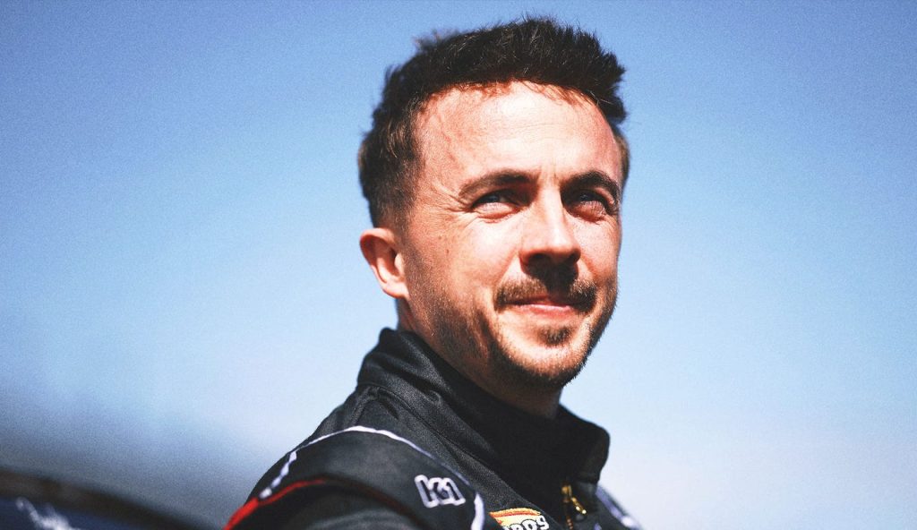 Frankie Muniz merayakan finish daytona yang kuat, dan itu bukan tindakan