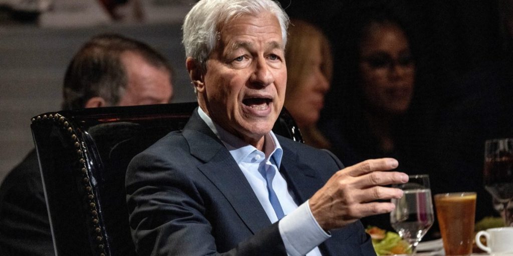 Jamie Dimon muncul di 1.200+ karyawan JPMorgan berjuang melawan RTO penuh waktu: ‘Saya tidak peduli berapa banyak orang yang menandatangani petisi itu’