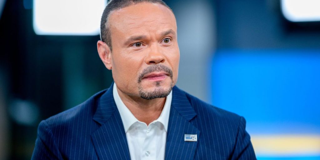 Podcaster sayap kanan Dan Bongino akan bergabung dengan Kash Patel sebagai Wakil Direktur FBI, mengatakan dia ingin agen yang menyelidiki Trump dipecat