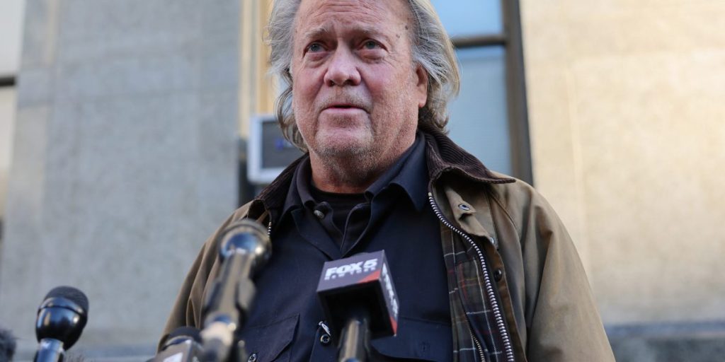 Steve Bannon mengaku bersalah atas penipuan dinding perbatasan yang menipu orang dari jutaan orang