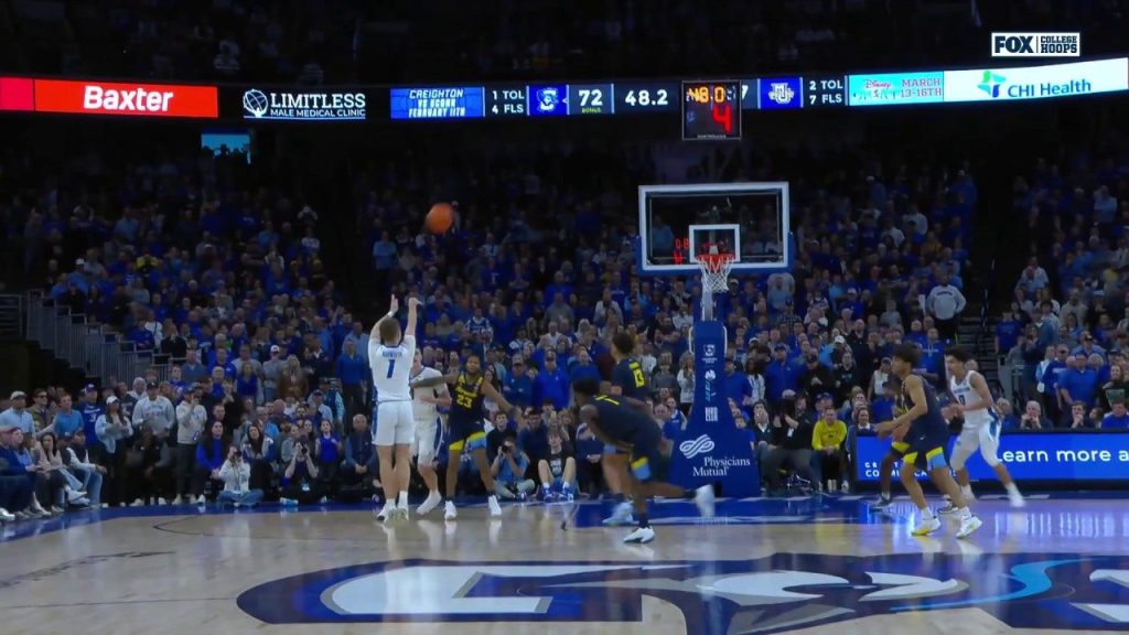 Steven Ashworth dari Creighton membuat 3-pointer untuk memastikan kemenangan melawan Marquette