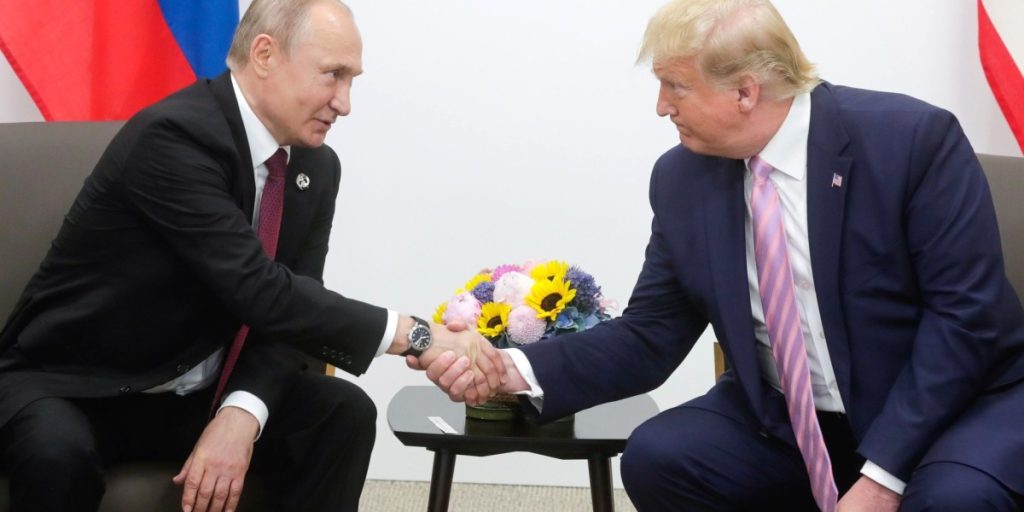 ‘Sudah waktunya untuk menghentikan perang konyol ini’ – Trump dan Putin datang ke meja perundingan atas Ukraina