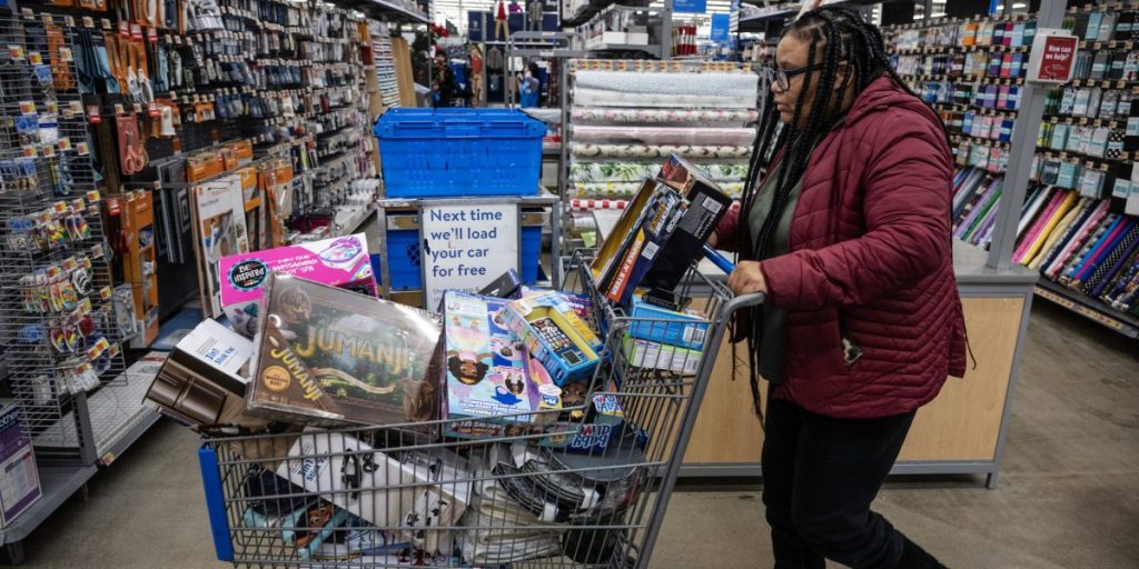 Walmart Stock jatuh pada bimbingan 2025 yang lebih rendah yang diberikan ‘waktu yang tidak pasti’ dalam perekonomian: ‘Kami tidak ingin keluar dari ski kami di sini’