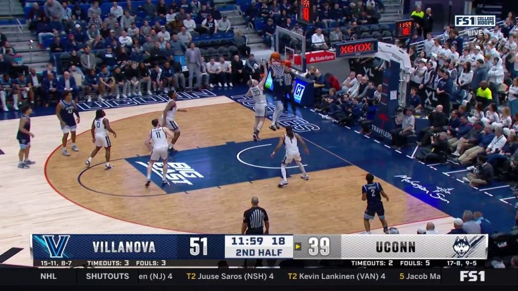 Wooga Poplar membanting dunk, memperpanjang keunggulan Villanova atas UConn