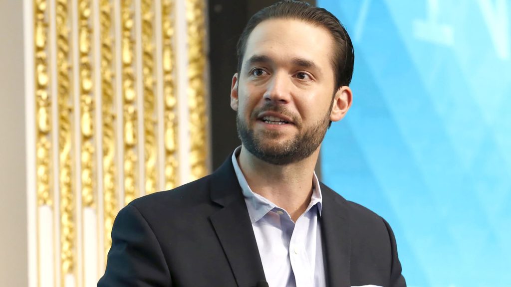 Alexis Ohanian, Kevin Rose team up to buy and revive Digg