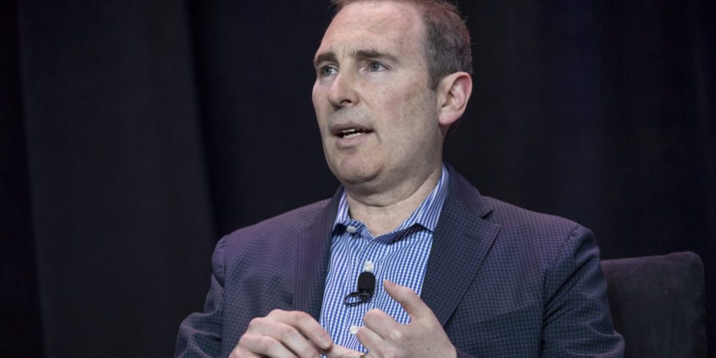 CEO Amazon Andy Jassy mengatakan dia memotong manajer menengah karena mereka ingin ‘meletakkan sidik jari mereka pada segalanya.’ Itu musik di telinga Gen Z