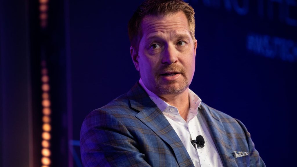 CrowdStrike slumps 10% on weak earnings outlook, outage costs