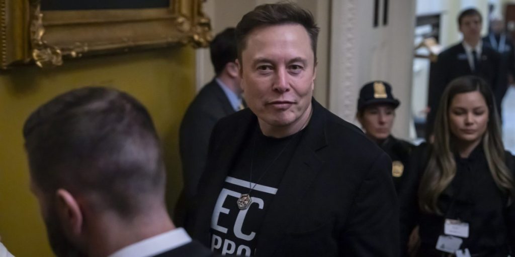 Elon Musk memberi tahu anggota parlemen Republik bahwa dia tidak bisa disalahkan atas penembakan federal