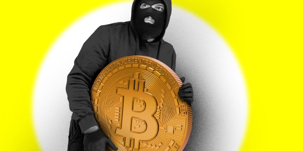 Empat remaja yang didakwa atas dugaan pistol-mencambuk, mencoba perampokan bitcoin dari influencer Onlyfans