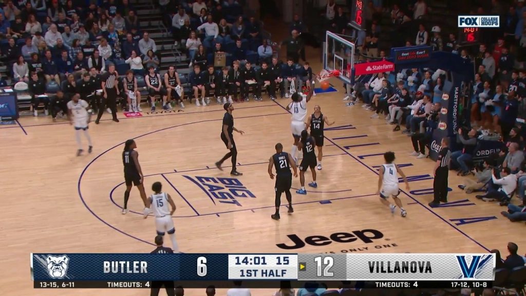 Henokh Boakye dari Villanova melempar Slam Dunk untuk memperpanjang keunggulan melawan Butler