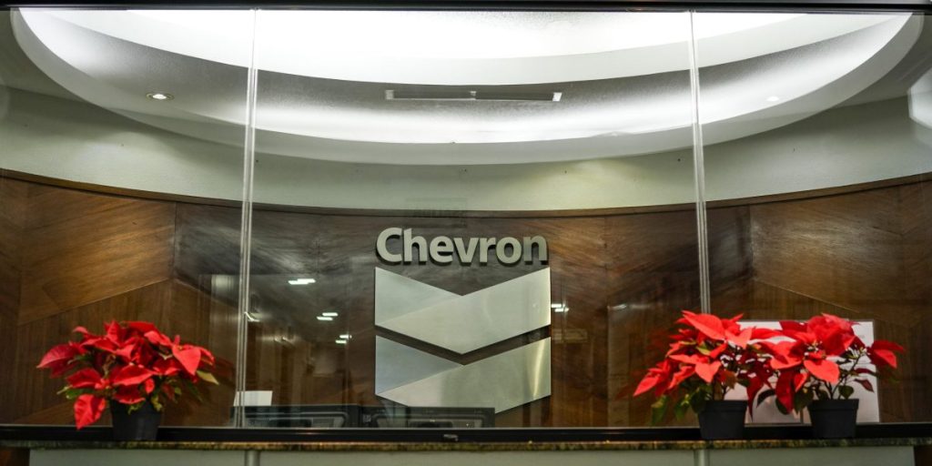 Kesepakatan Biden Rahasia memungkinkan Chevron membayar jutaan Venezuela