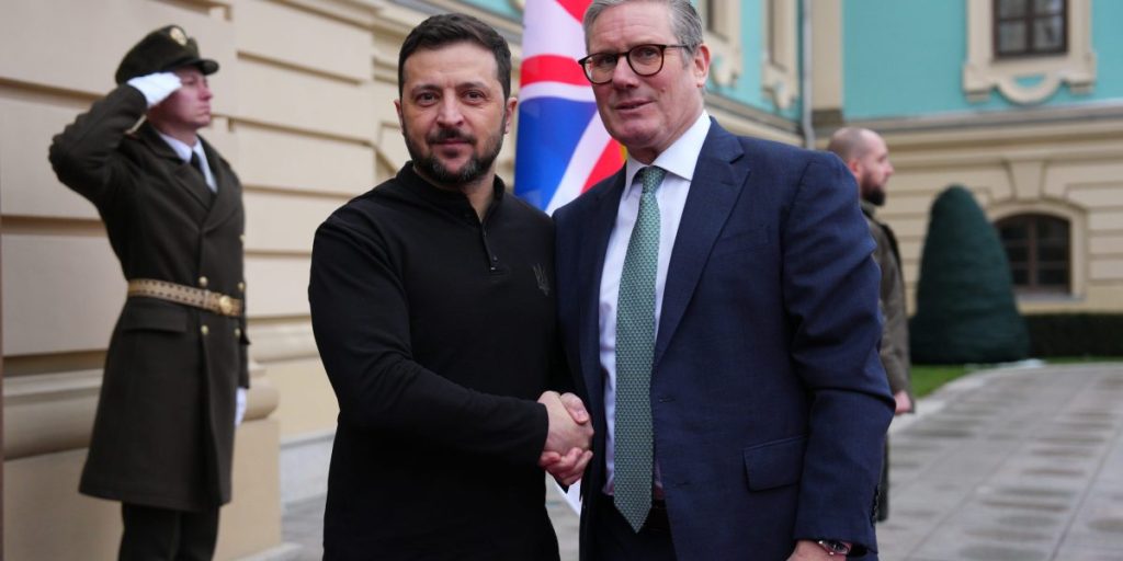 ‘Kita tidak akan pernah menjadi kekuatan dunia besar seperti dulu’ tetapi diplomasi Keir Starmer memberi Britania Harapan, karena PM melangkah untuk menyatukan Eropa dan AS di Ukraina