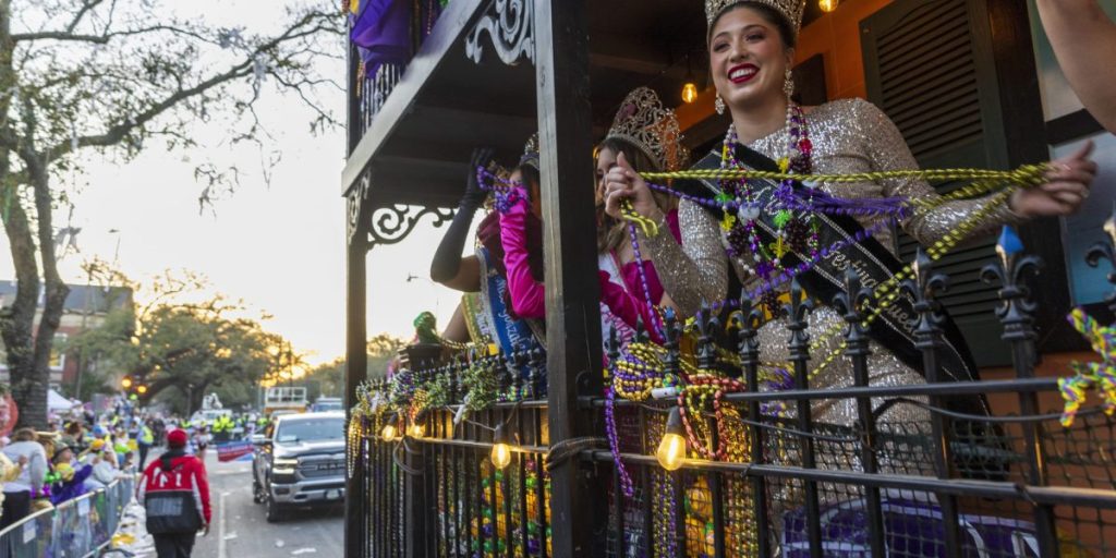 New Orleans berebut untuk mengerjakan ulang Mardi Gras di hadapan Badai Parah dan Peringatan Tornado