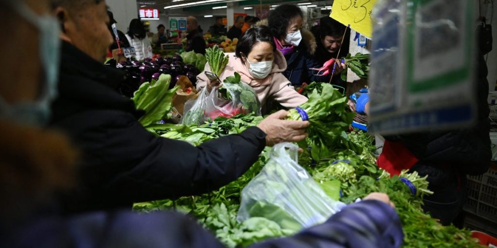 Perjuangan Tiongkok dengan pasokan mengancam untuk memperluas deflasi