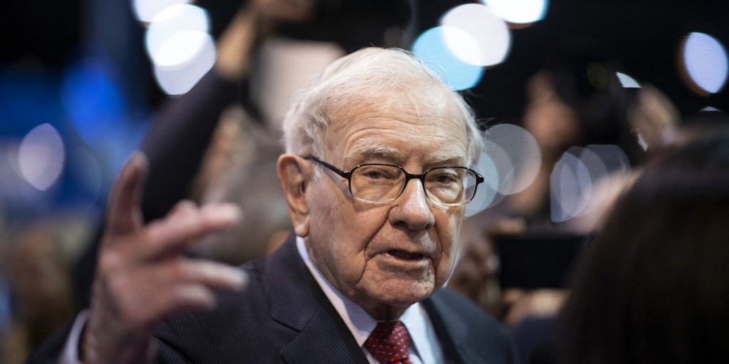 Warren Buffett menginvestasikan lebih banyak uang di Jepang di tengah penjualan baru -baru ini di pasar saham AS